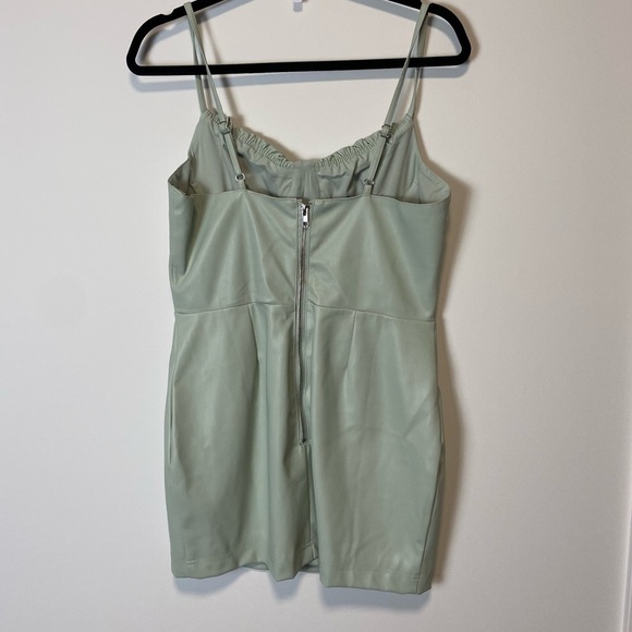 ⚪️ Kendall & Kylie vegan leather pastel green mini dress - Picture 4 of 6